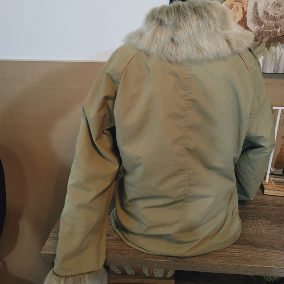 Women's Faux Fur Jacket - Picture 2 of 4